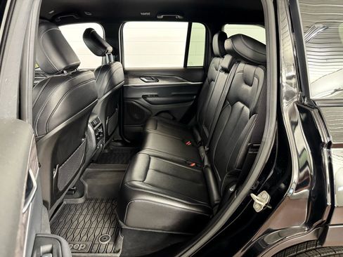 Used 2024 Jeep Grand Cherokee Limited image 30