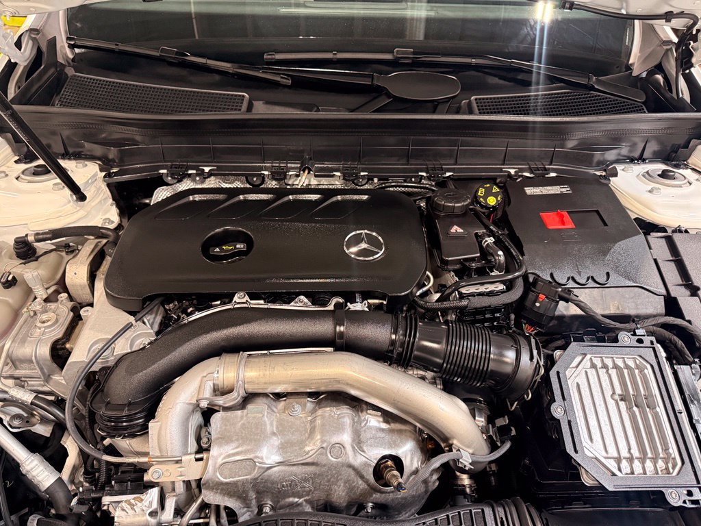 Used 2025 Mercedes-Benz GLB 250 image 12