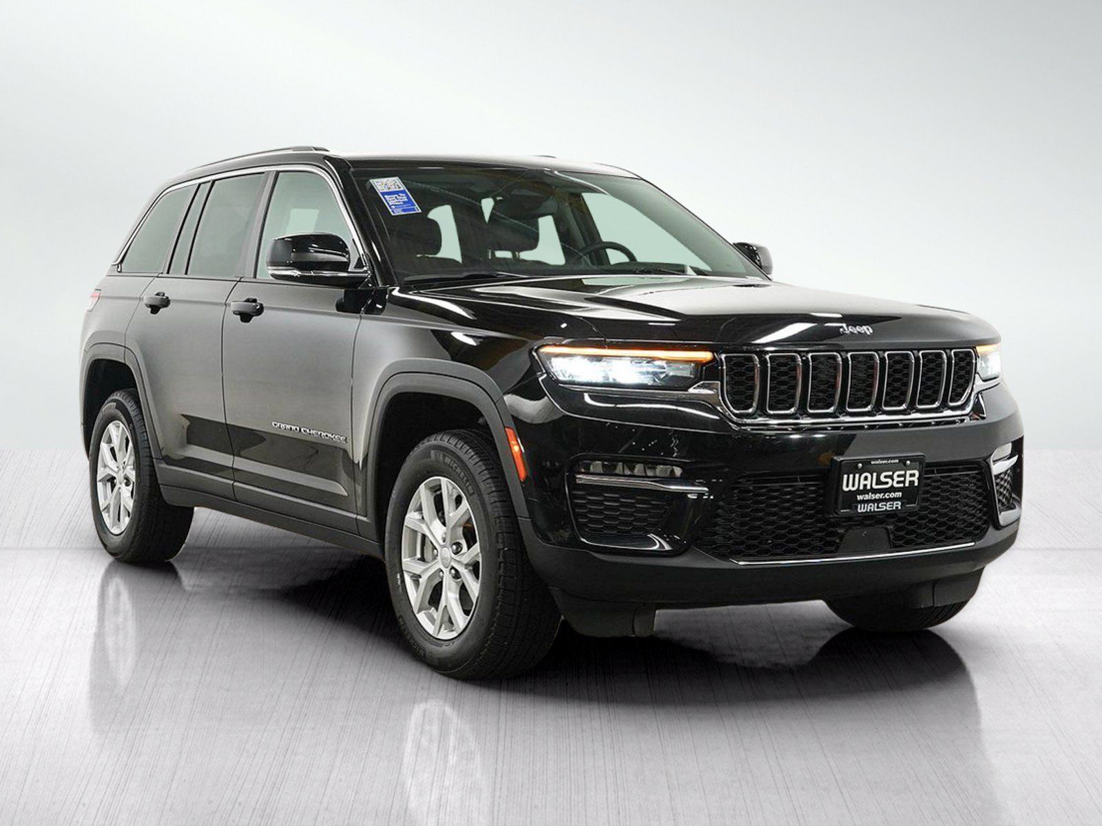 Used 2023 Jeep Grand Cherokee Limited AWD/4WD image 8