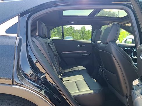 Used 2023 Cadillac XT4 Luxury w/ Cold Weather Package AWD/4WD image 31