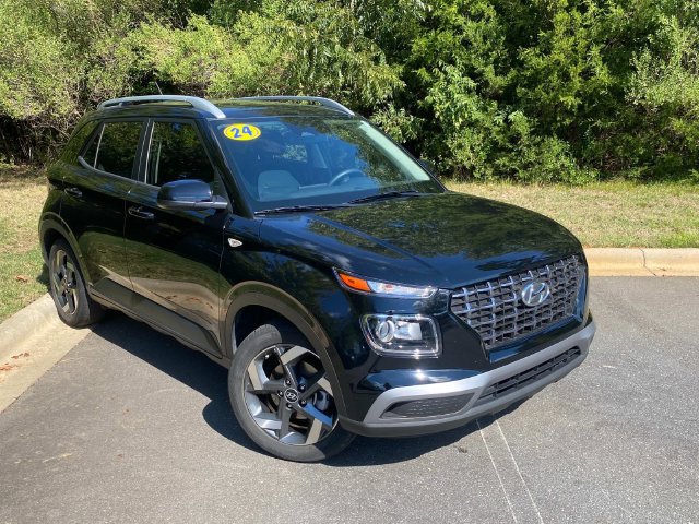 Used 2024 Hyundai Venue SEL FWD image 1