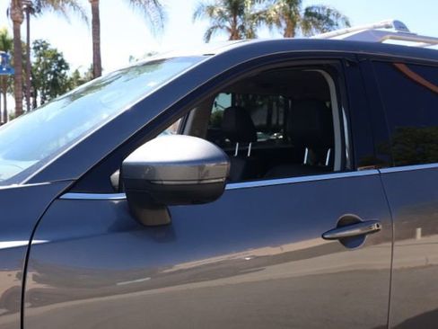 New 2025 Nissan Pathfinder SL image 12