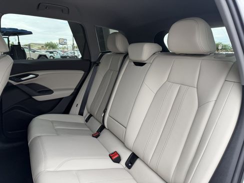 Used 2025 Audi Q6 e-tron Premium RWD image 37