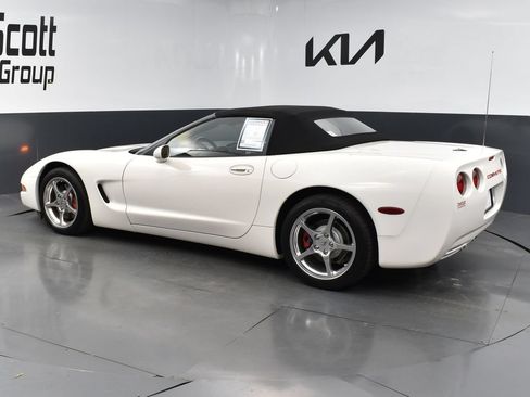Used 2002 Chevrolet Corvette Convertible w/ Preferred Equipment Group2 RWD image 3