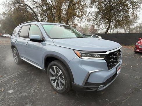 New 2025 Honda Pilot Touring image 2