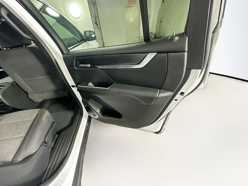 Used 2025 GMC Acadia Elevation image 32