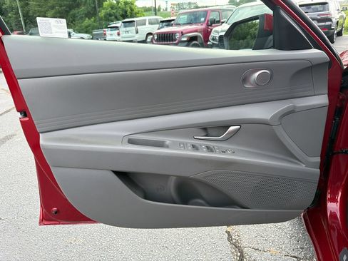 Used 2024 Hyundai Elantra SEL FWD image 10