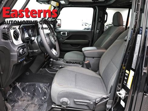 Used 2025 Jeep Wrangler Unlimited Sahara image 14