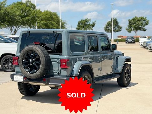 Used 2025 Jeep Wrangler Unlimited Sahara AWD/4WD image 6