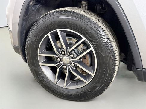 Used 2017 Jeep Grand Cherokee Limited w/ Trailer Tow Group IV AWD/4WD image 32