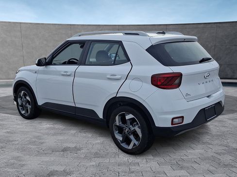 Certified 2025 Hyundai Venue SEL image 7