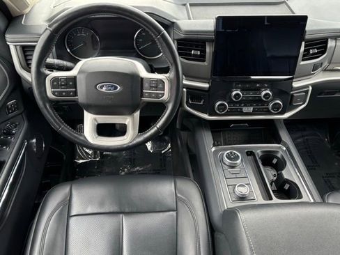Used 2024 Ford Expedition XLT image 18