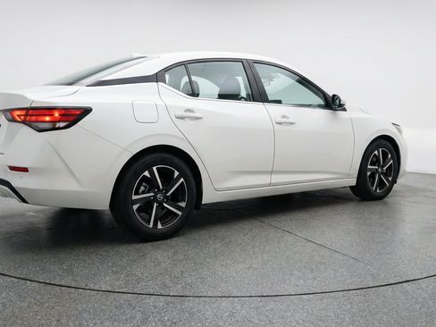 Used 2025 Nissan Sentra SV FWD image 9