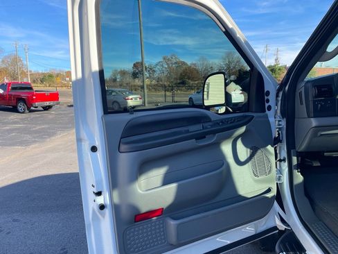 Used 2007 Ford F550 2WD Crew Cab Super Duty image 11
