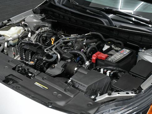 Used 2023 Nissan Altima 2.5 SV FWD image 11