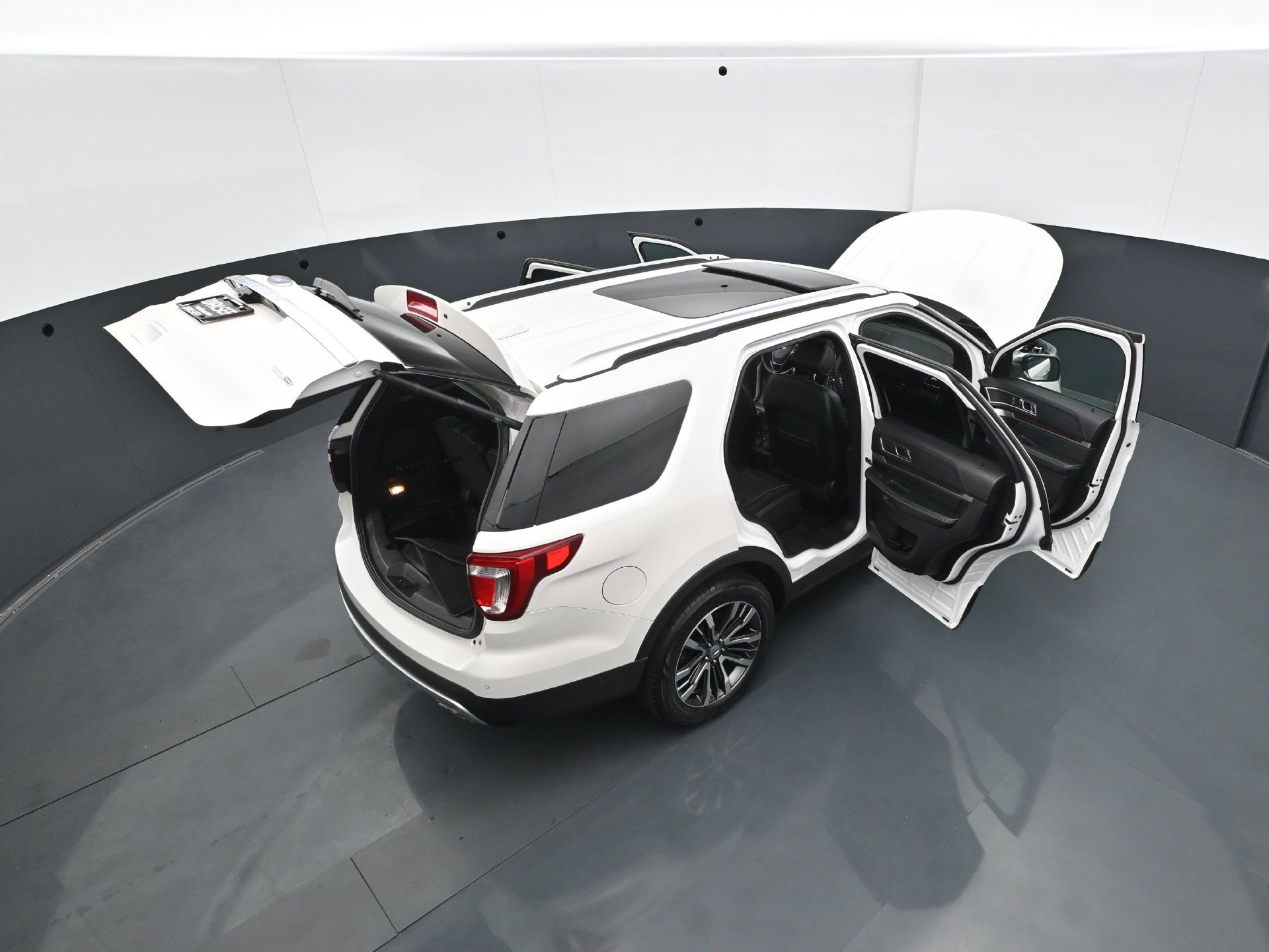 Used 2017 Ford Explorer Platinum AWD/4WD image 42