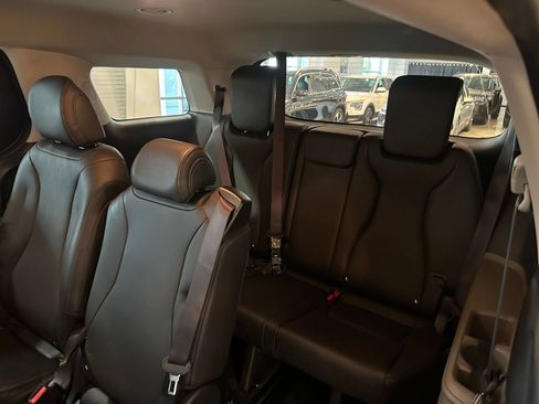 Used 2026 Kia Carnival FWD image 31