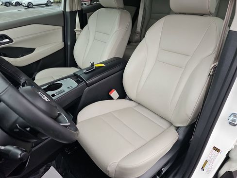 Used 2023 Nissan Rogue SV w/ SV Premium B Package image 18