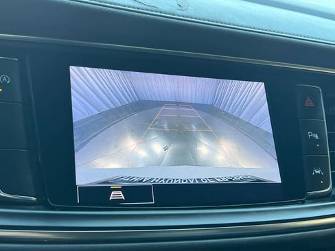 Used 2022 Buick Enclave Essence image 16