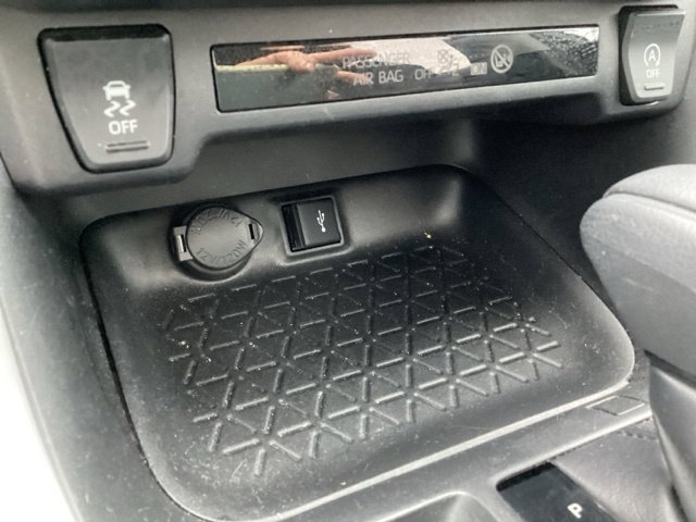 Used 2020 Toyota RAV4 XLE w/ Convenience Package AWD/4WD image 35