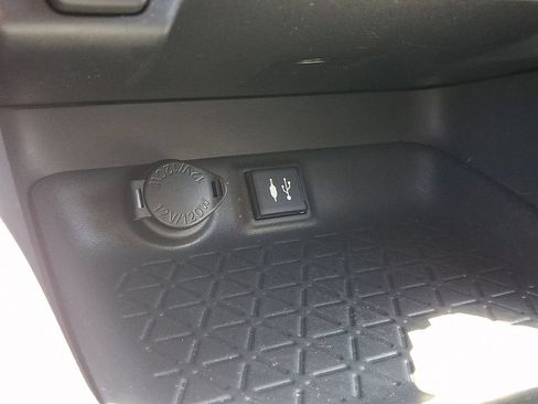 Used 2019 Toyota RAV4 LE w/ All Weather Liner Package AWD/4WD image 23