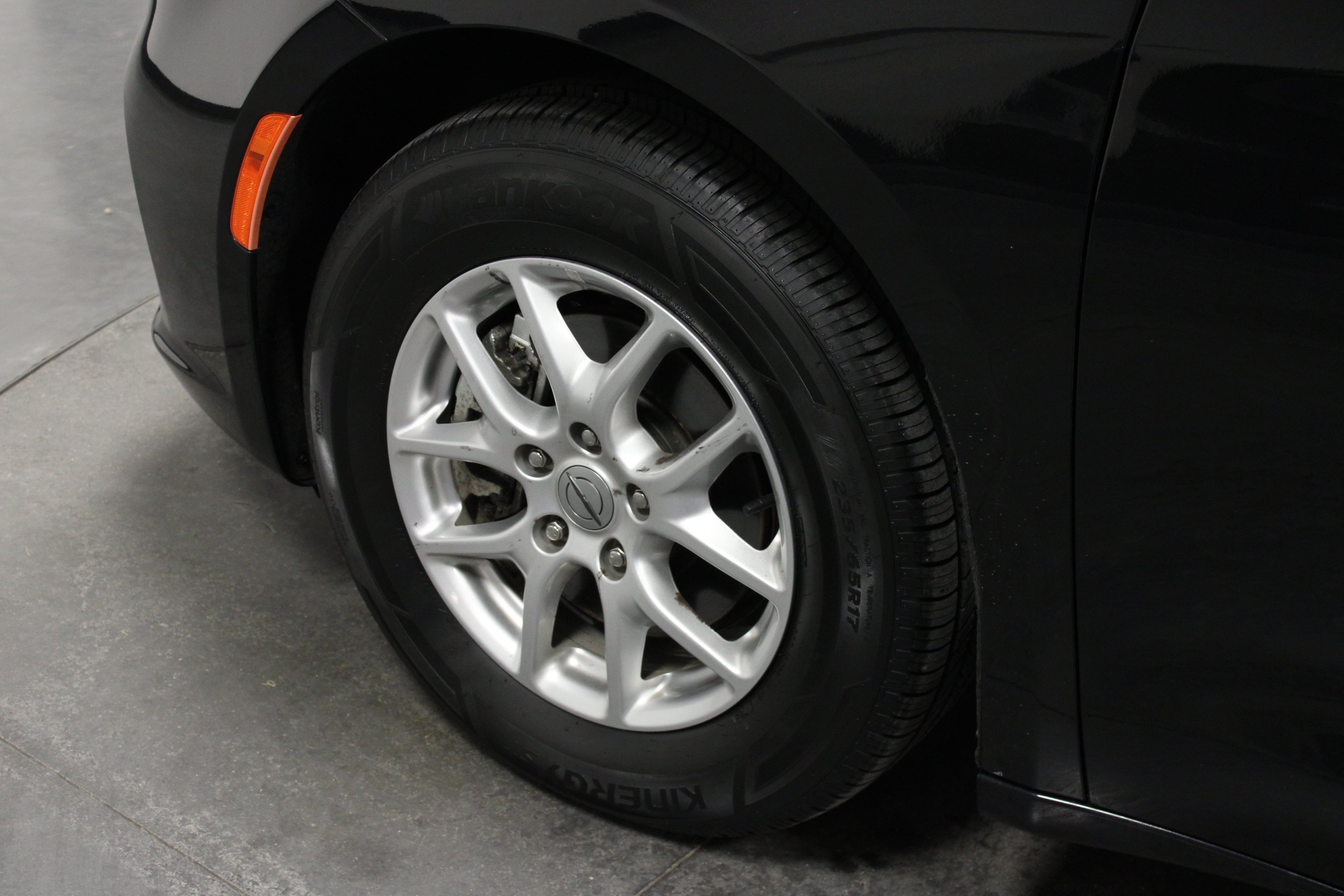 Used 2023 Chrysler Pacifica Touring-L FWD image 10