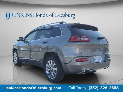 Used 2017 Jeep Cherokee Overland w/ Technology Group FWD image 5
