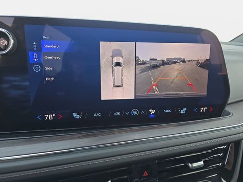 Used 2025 Chevrolet Suburban Z71 image 23