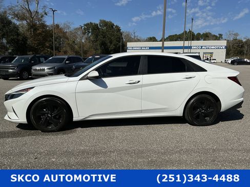 Used 2021 Hyundai Elantra SEL w/ Convenience Package image 2