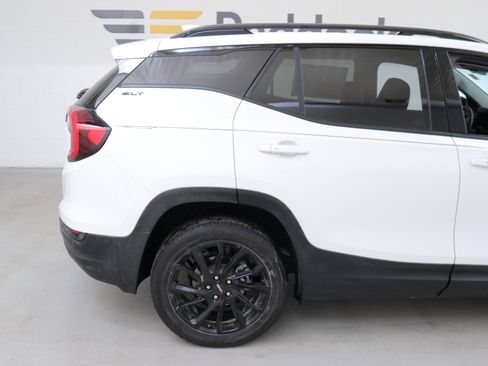 Used 2023 GMC Terrain SLT w/ Elevation Edition image 10