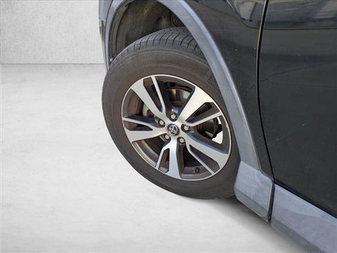 Used 2017 Toyota RAV4 XLE image 9