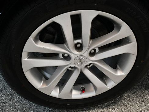 Used 2014 Nissan Juke S FWD image 19