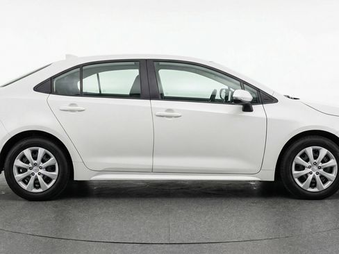 Used 2025 Toyota Corolla LE FWD image 11