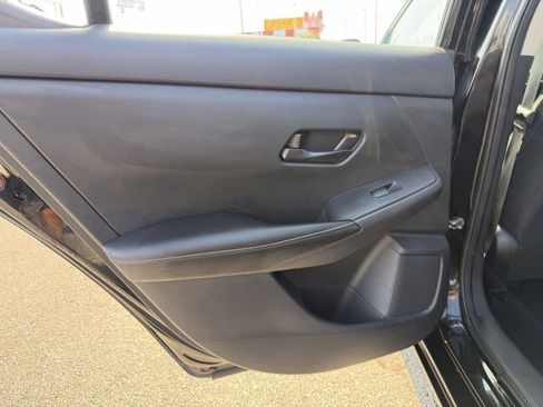 Used 2024 Nissan Sentra SV FWD image 17