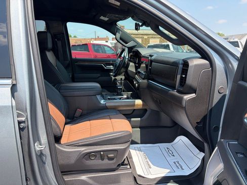 Used 2025 Chevrolet Silverado 1500 High Country w/ Technology Package AWD/4WD image 26