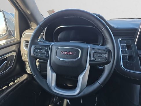 Used 2023 GMC Yukon SLT w/ SLT Luxury Package image 14