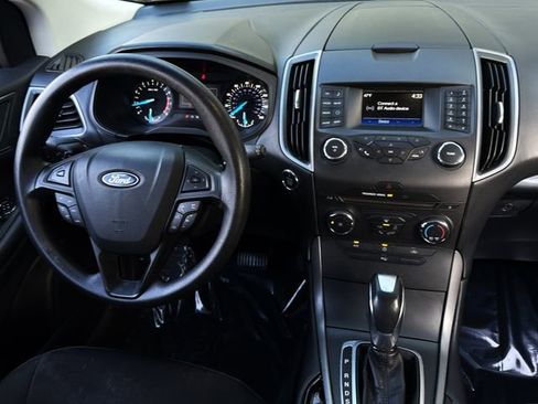 Used 2018 Ford Edge SE image 14