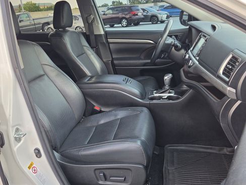 Used 2017 Toyota Highlander Limited FWD image 19