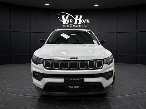 Used 2022 Jeep Compass Latitude image 9