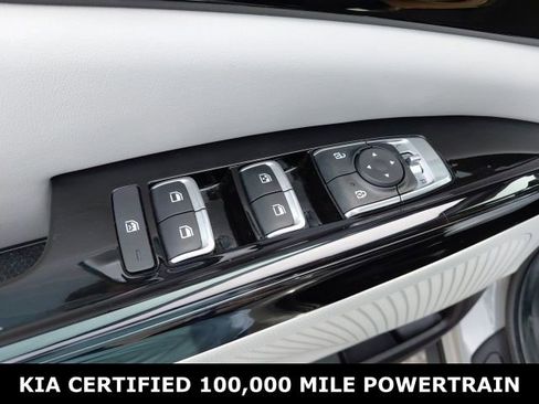 Used 2024 Kia Carnival EX FWD image 18