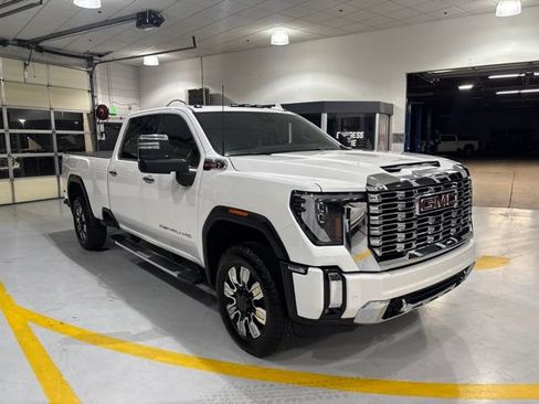Used 2024 GMC Sierra 3500 Denali w/ Denali Reserve Package AWD/4WD image 4