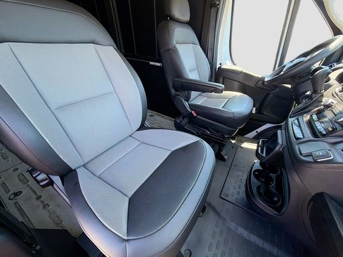 Used 2025 RAM ProMaster 2500 w/ Convenience Group FWD image 14