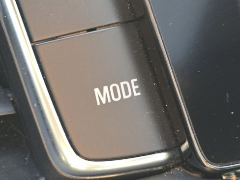 Used 2023 Buick Enclave Essence w/ Experience Buick Package image 12