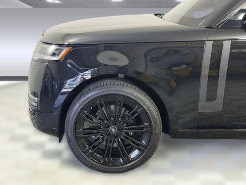 Used 2025 Land Rover Range Rover SE AWD/4WD image 11