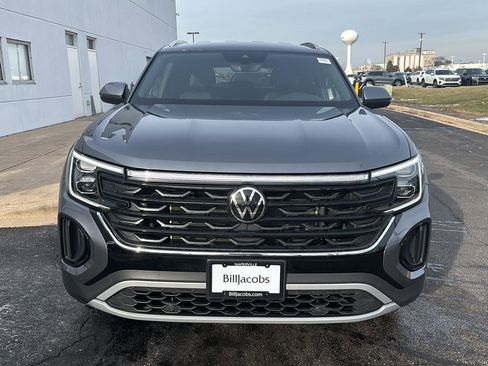 Used 2025 Volkswagen Atlas Cross Sport SE image 3