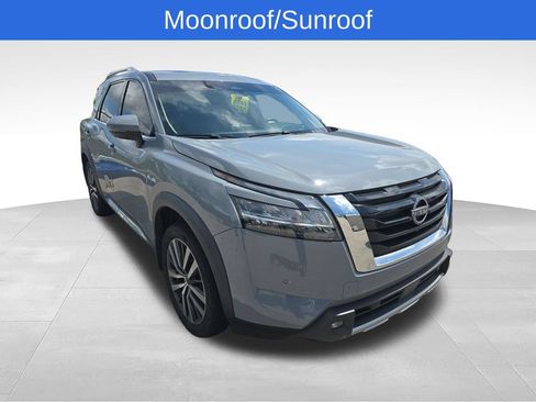 Used 2022 Nissan Pathfinder Platinum AWD/4WD image 3