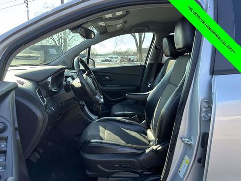 Used 2022 Chevrolet Trax LT w/ Sport Edition image 3