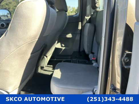 Used 2015 Toyota Tacoma 4x4 Access Cab V6 w/ TRD Off-Road Package image 13