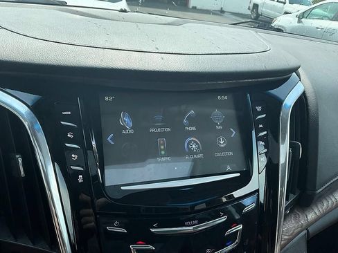 Used 2017 Cadillac Escalade Luxury AWD/4WD image 21