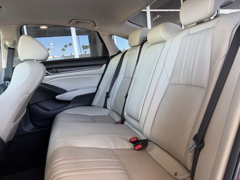 Used 2018 Honda Accord Touring image 10